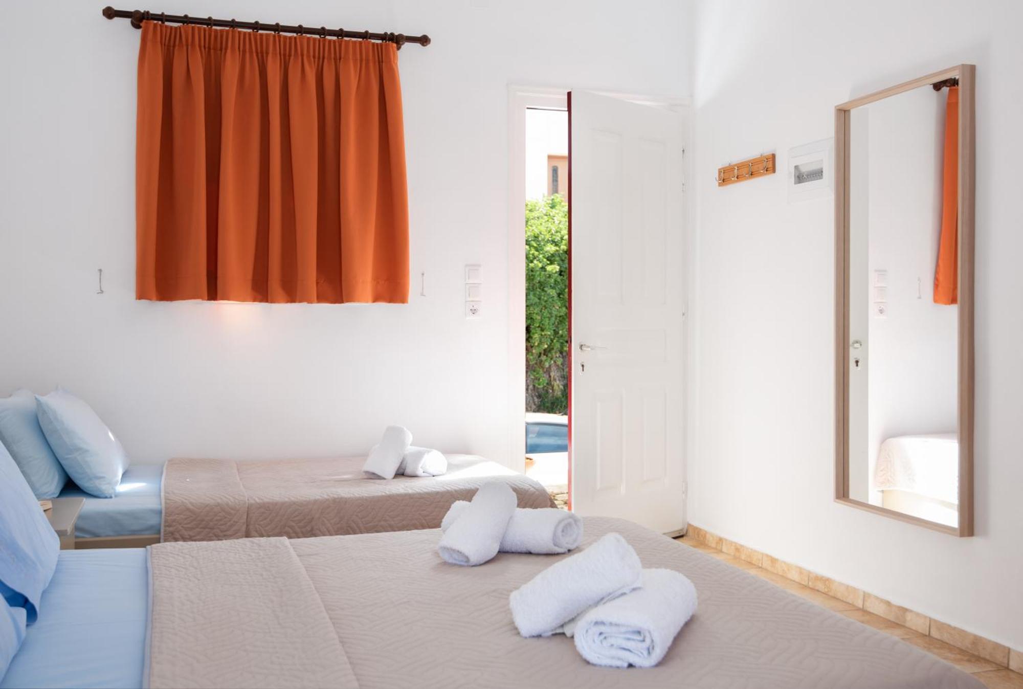Simeon Rooms & Apartments Kamares  Bagian luar foto